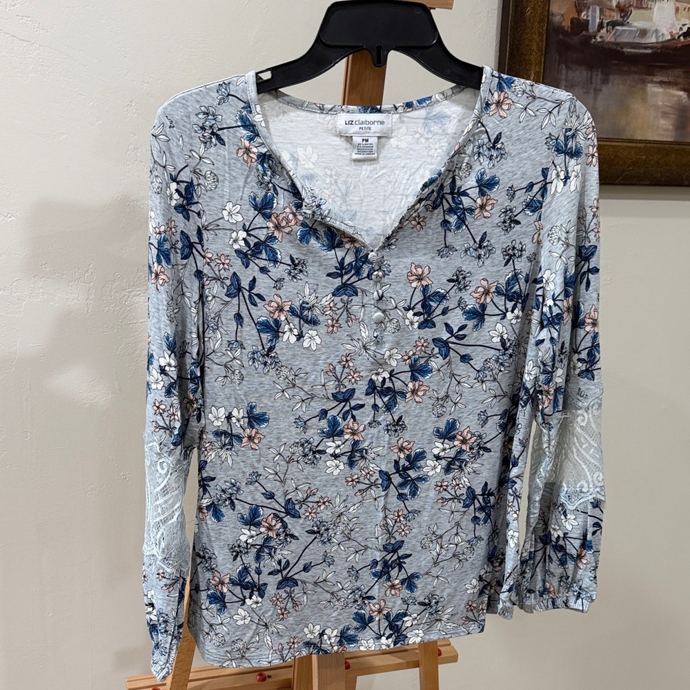 Liz Claiborne Gray Floral V-Neck Long Sleeve Top ~ Medium Petite